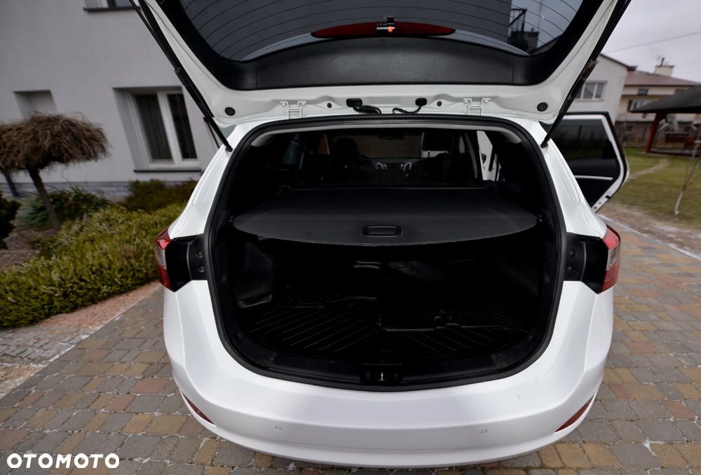 Hyundai i30 1.6 CRDI DCT Premium - 10