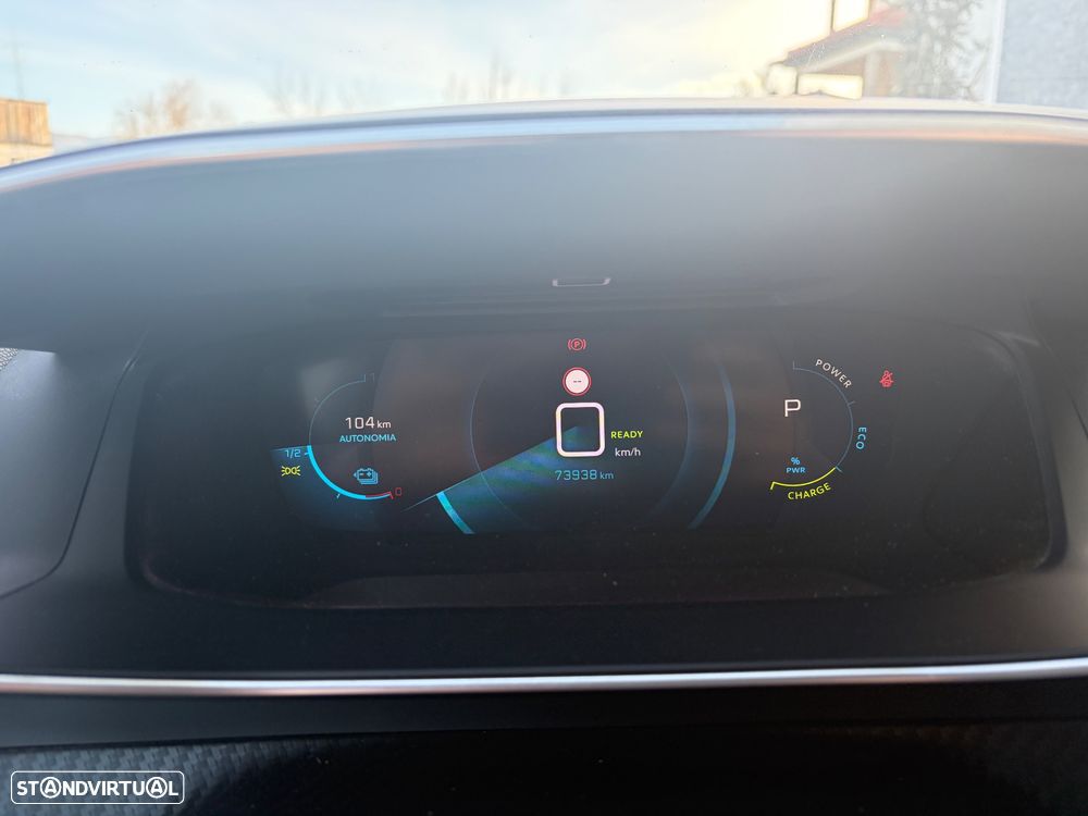 Peugeot e-2008 Allure Pack - 12