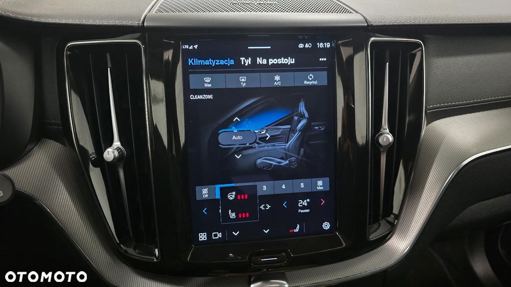 Volvo XC 60 B5 D AWD Ultimate Dark - 33