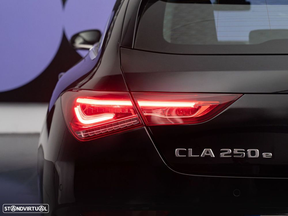 Mercedes-Benz CLA 250 e Shooting Brake AMG Line - 11