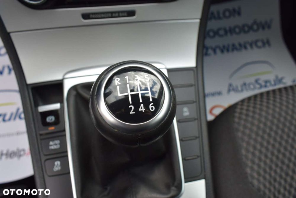 Volkswagen Passat - 36
