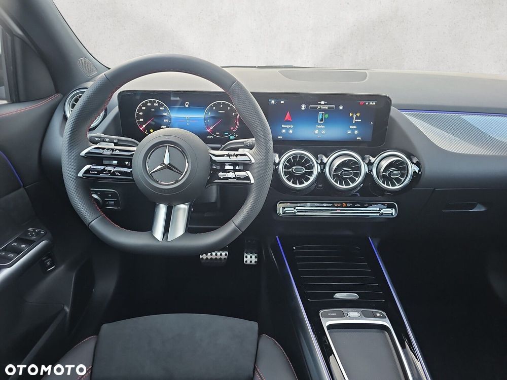 Mercedes-Benz GLA - 13