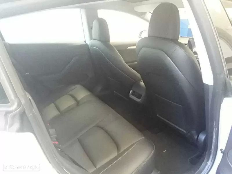 Tesla Model 3 - 4
