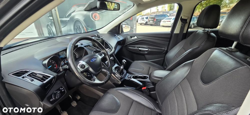 Ford Kuga 1.5 EcoBoost 2x4 Titanium - 34