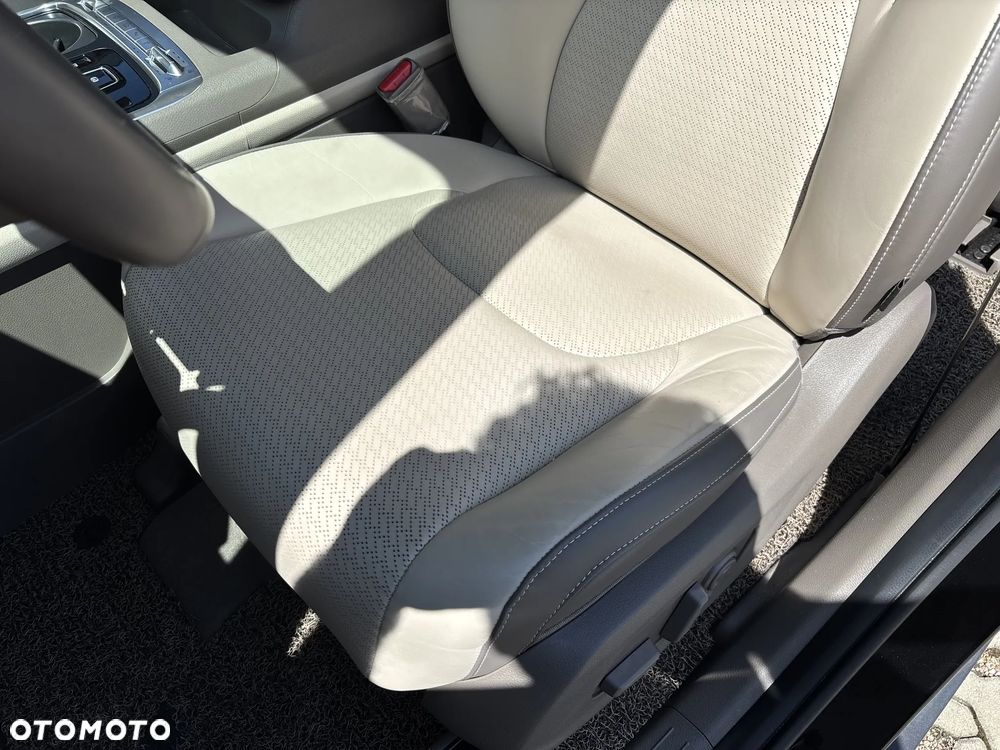 Kia Carnival - 13