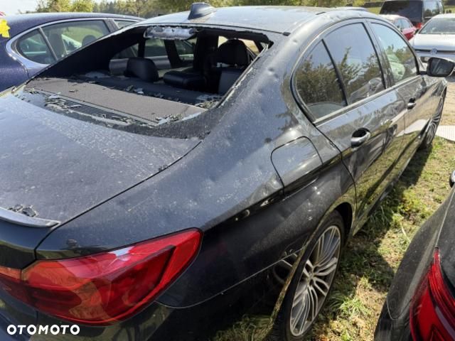 BMW Seria 5 M550i xDrive - 4