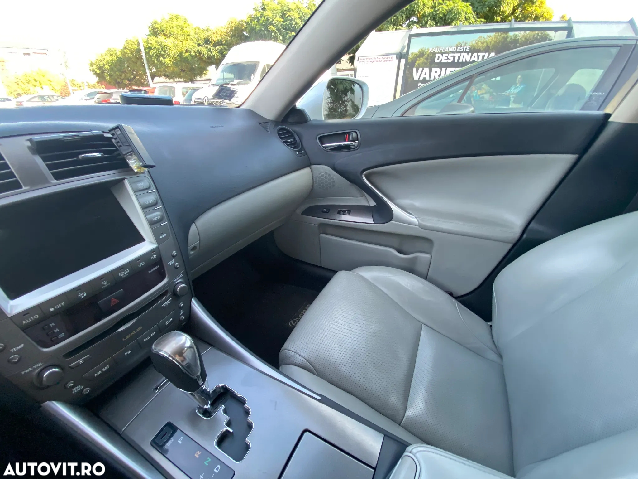 Lexus Seria IS 250 2.5 V6 Aut Luxury - 9