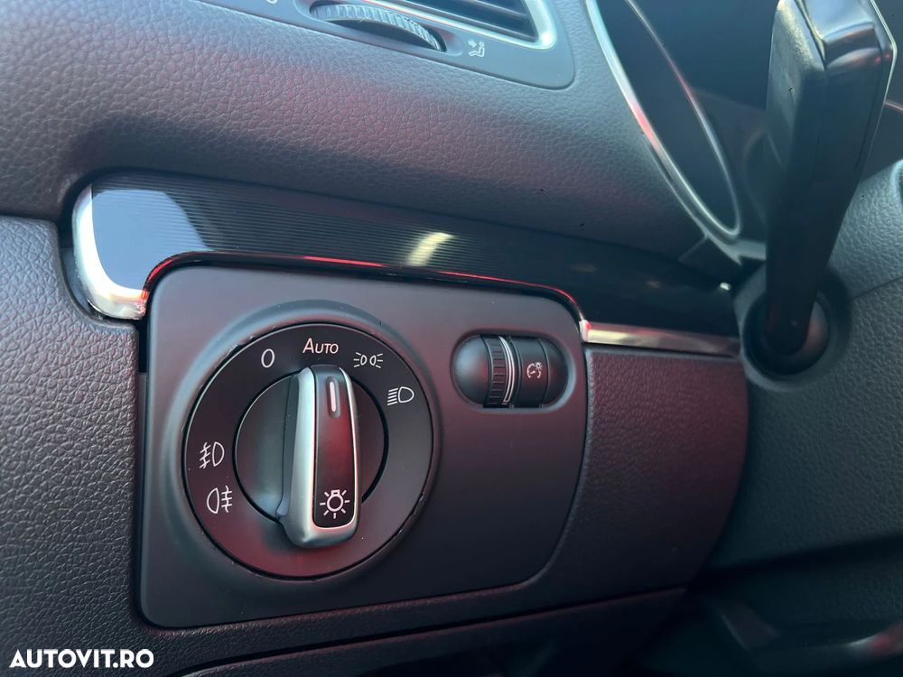 Volkswagen Golf 2.0 TDI BlueMotion Technology Comfortline DSG - 30