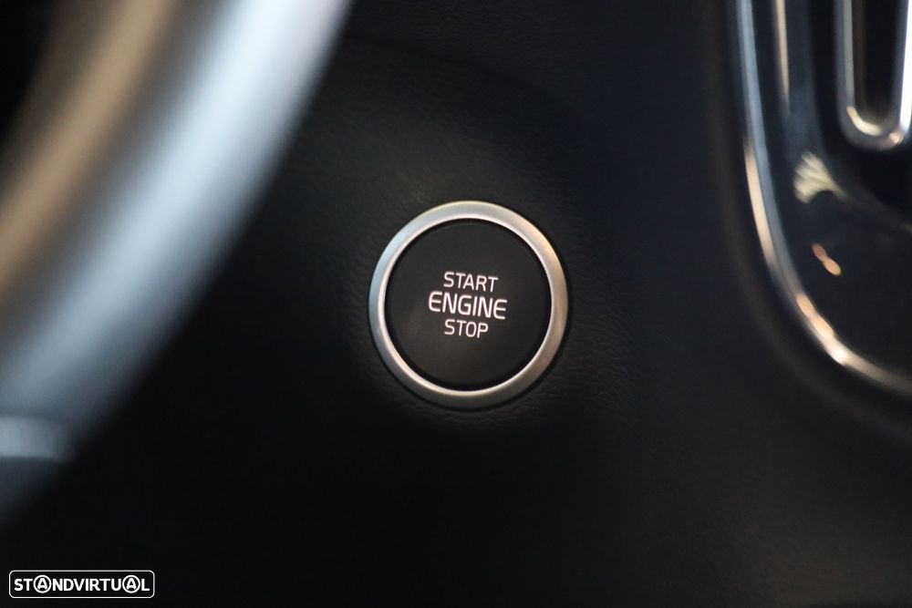 Volvo XC 40 2.0 B3 Plus Dark - 18