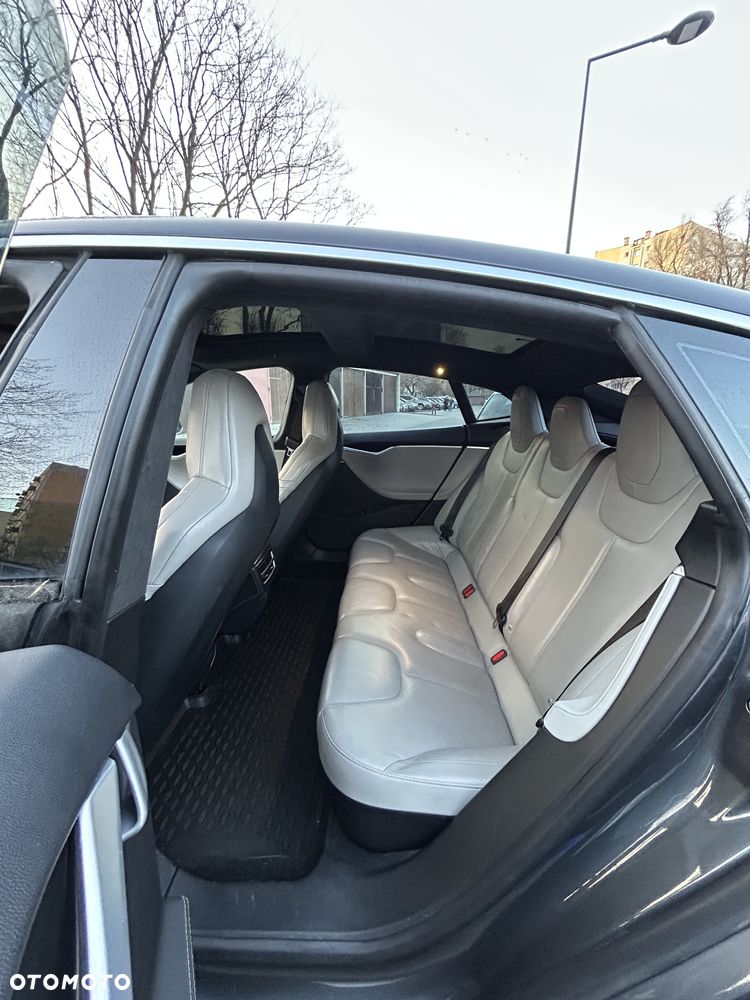 Tesla Model S 85 D - 14