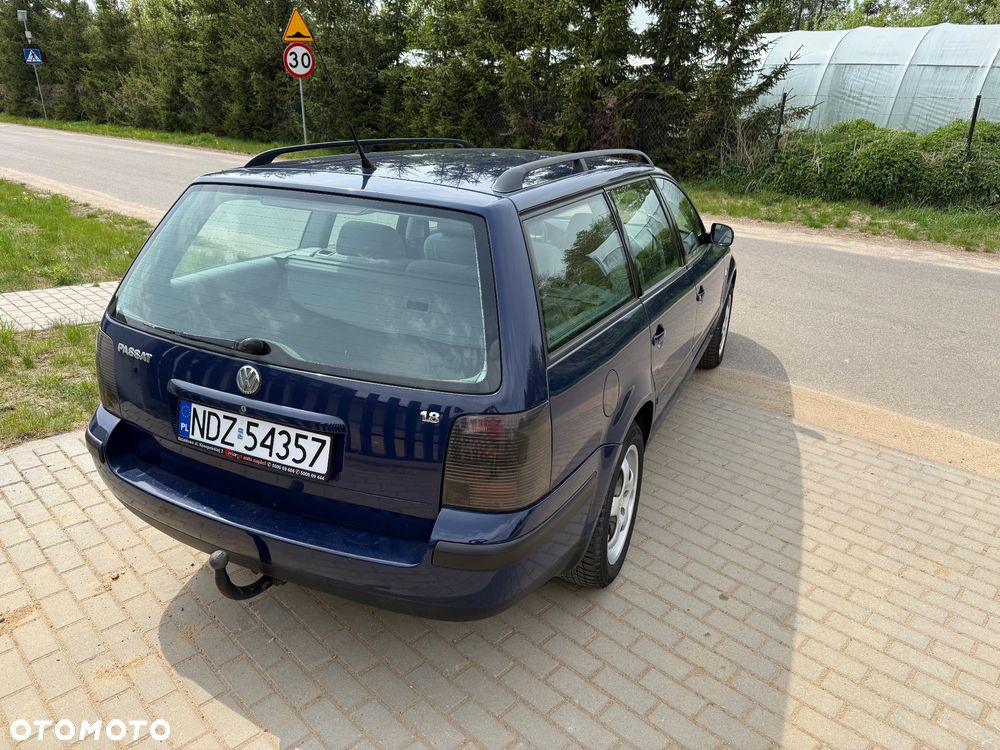 Volkswagen Passat 1.8 Comfortline - 16