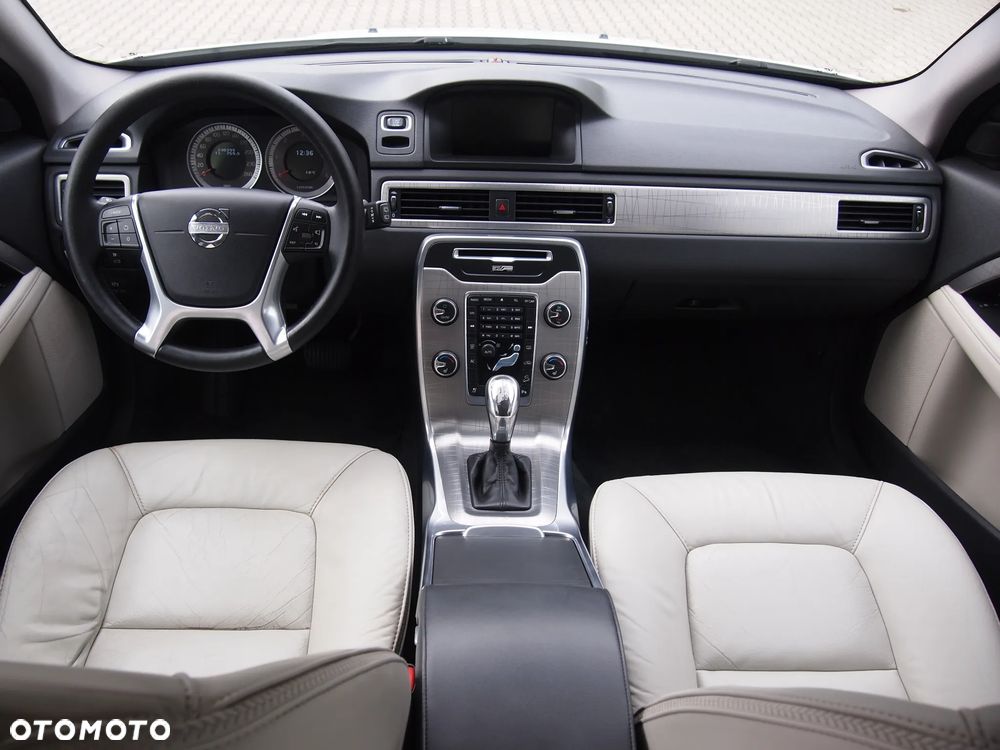 Volvo XC 70 D5 AWD Summum - 11