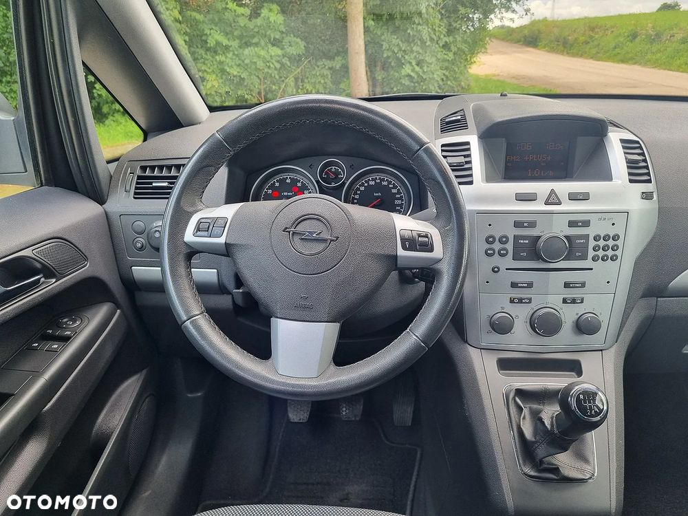 Opel Zafira 1.6 Essentia - 10