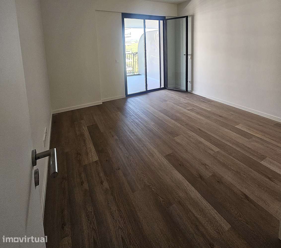 Apartamento T1 a estrear em Miraflores com Ginásio e Piscina - Grande imagem: 5/11