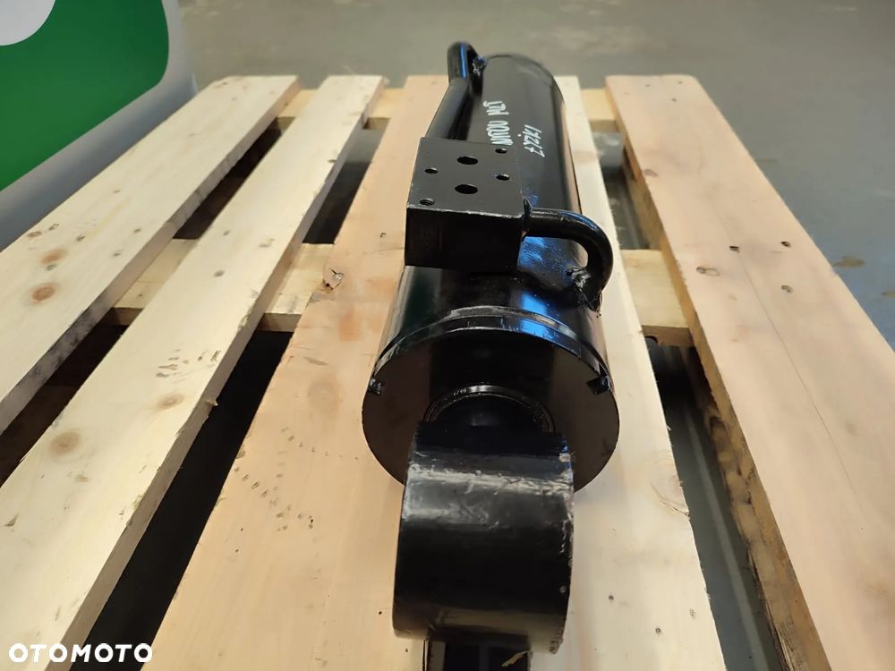 Siłownik hydrauliczny poziomowania karetki MANITOU MLT - 4