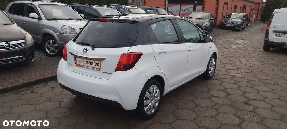 Toyota Yaris Hybrid 100 Terra - 4