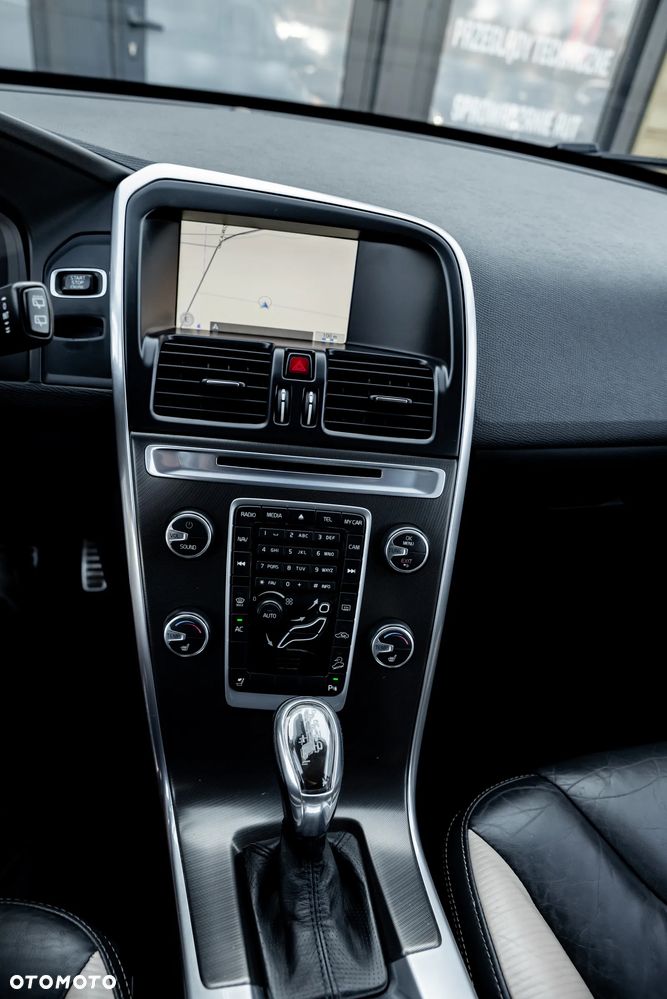 Volvo XC 60 D5 AWD RDesign - 39