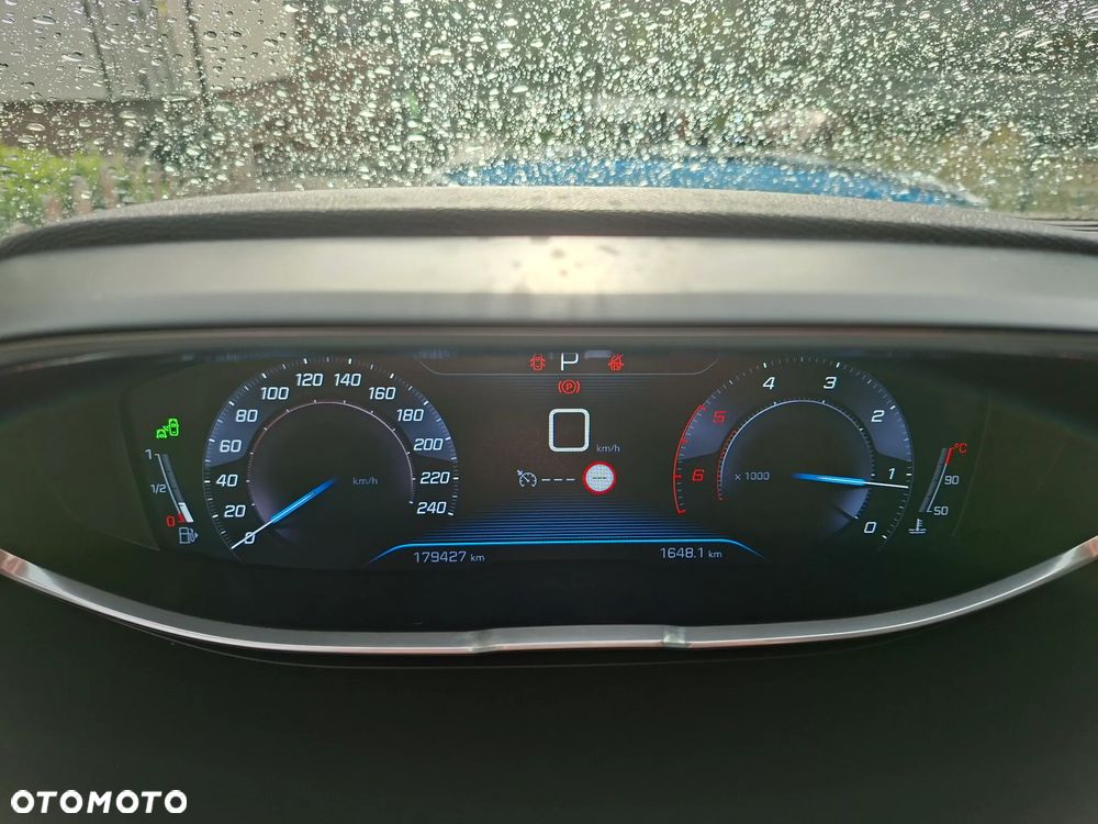 Peugeot 5008 - 8