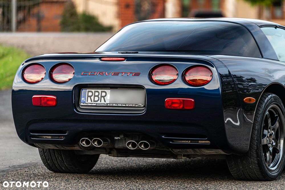 Chevrolet Corvette - 12