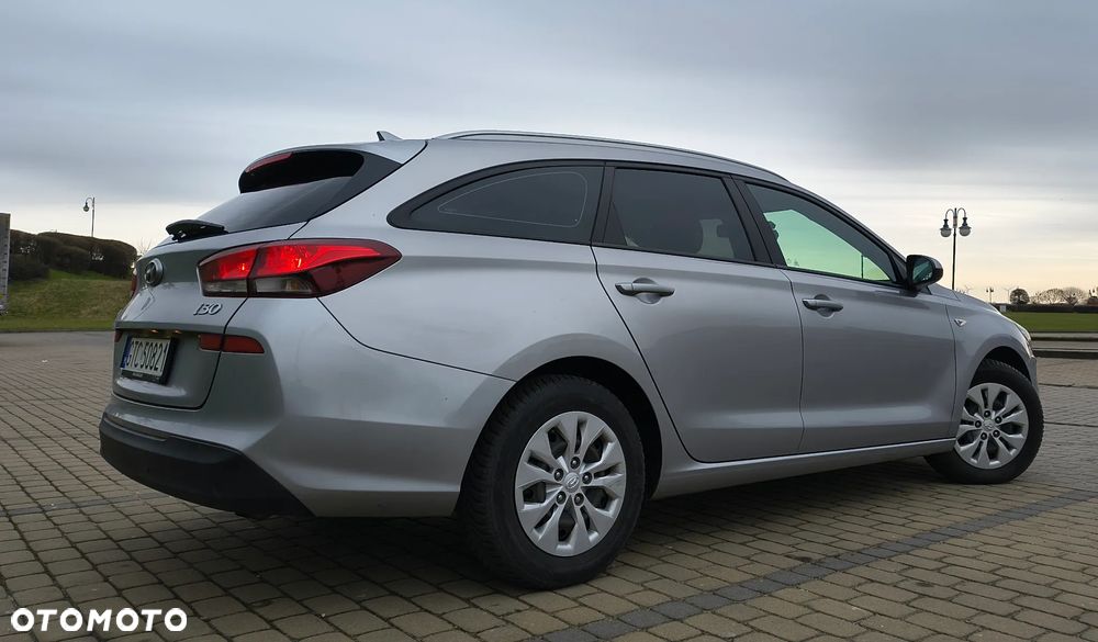 Hyundai i30 1.6 D Classic + - 14