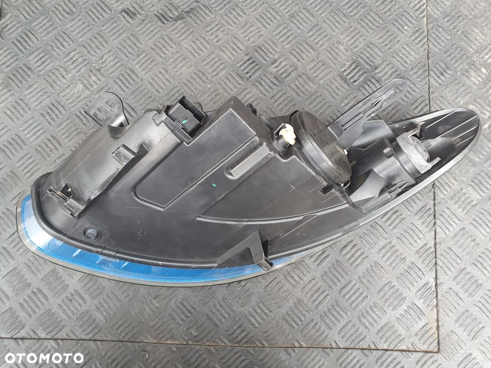 Lampa prawa przód przednia Fluence ZE  NIEBIESKI ŚRODEK - 2