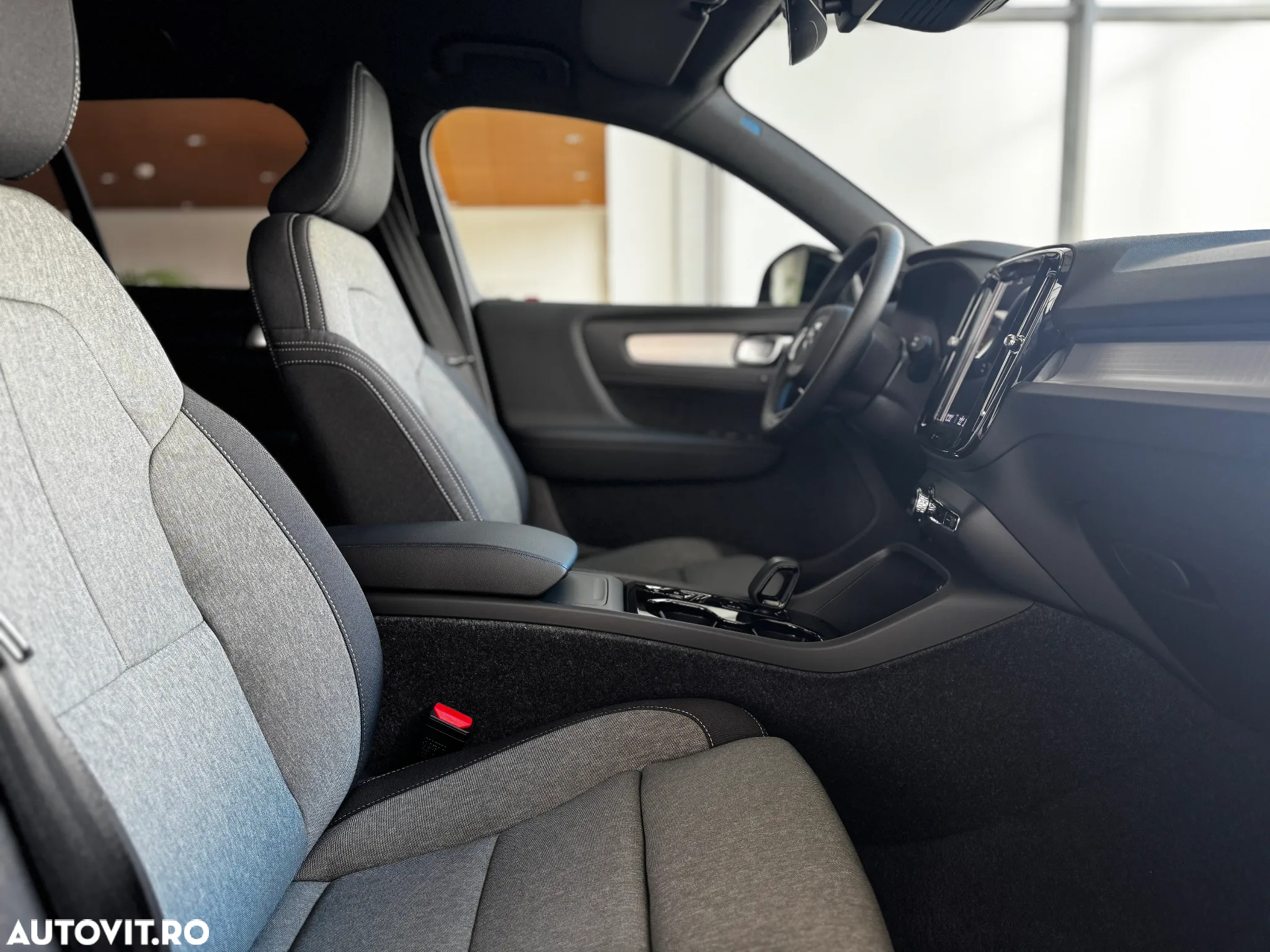 Volvo XC 40 B3 AT FWD MHEV Plus Dark - 8