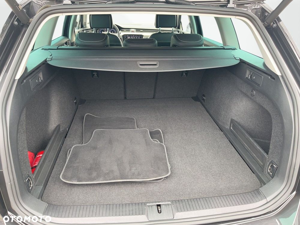 Volkswagen Passat Variant 2.0 TSI Elegance DSG - 9