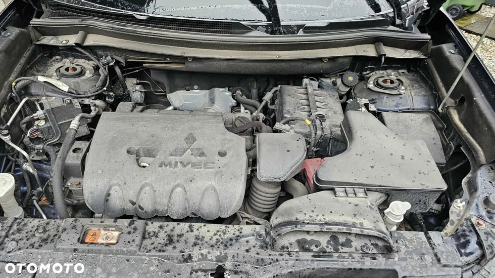 Mitsubishi Outlander 2.0 Invite + 2WD - 10