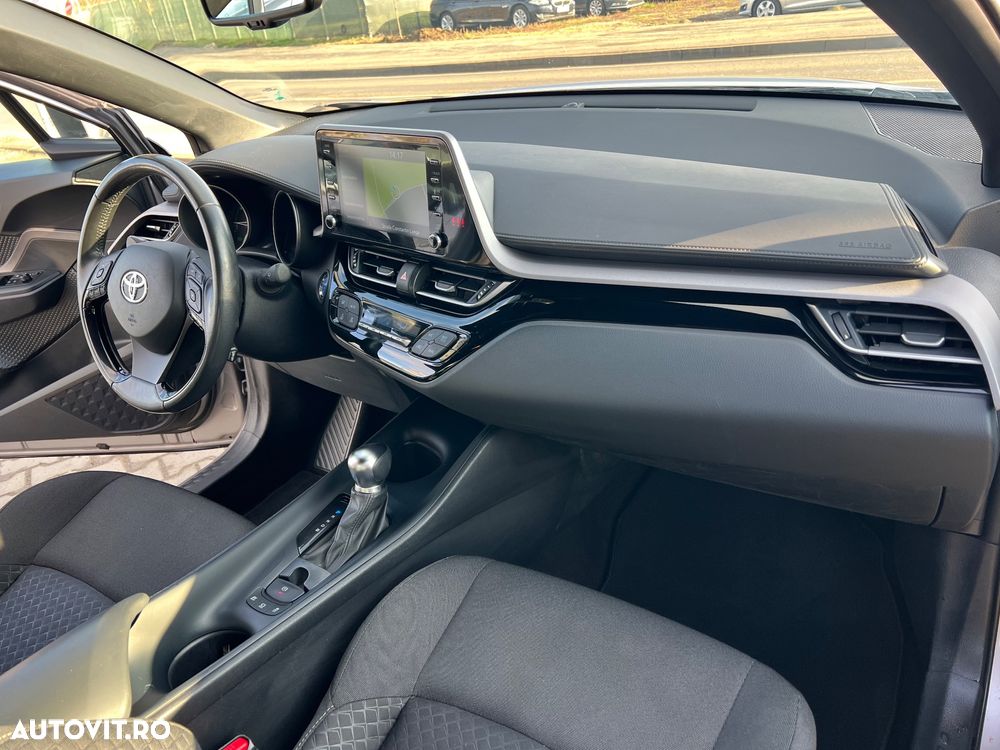 Toyota C-HR Hybrid Style Selection - 8