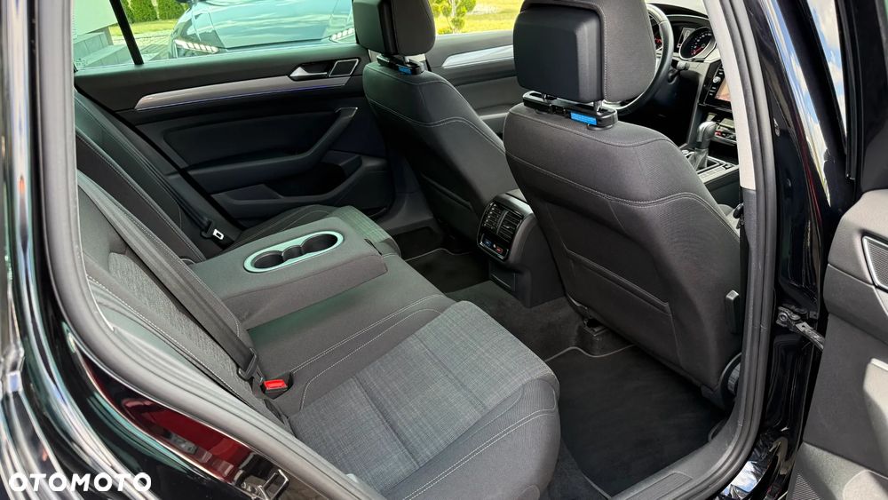 Volkswagen Passat 2.0 TDI SCR DSG Business - 18