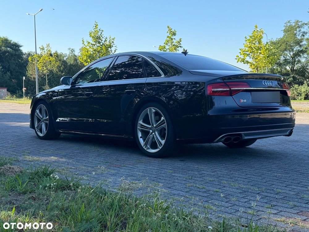 Audi S8 Plus - 16