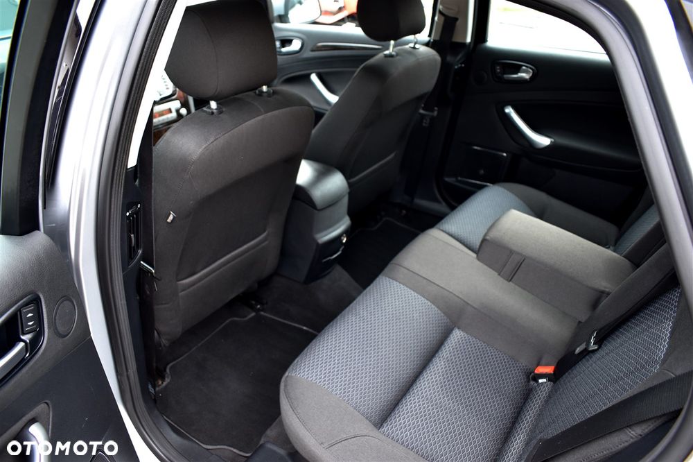 Ford Mondeo 2.0 Ghia X100 / X - 21