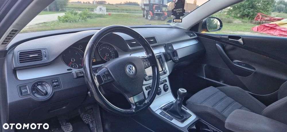 Volkswagen Passat 2.0 TDI DPF Sportline - 8