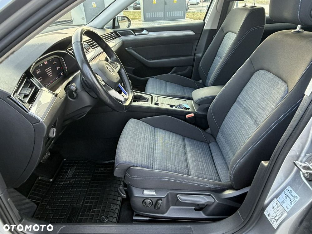 Volkswagen Passat - 16