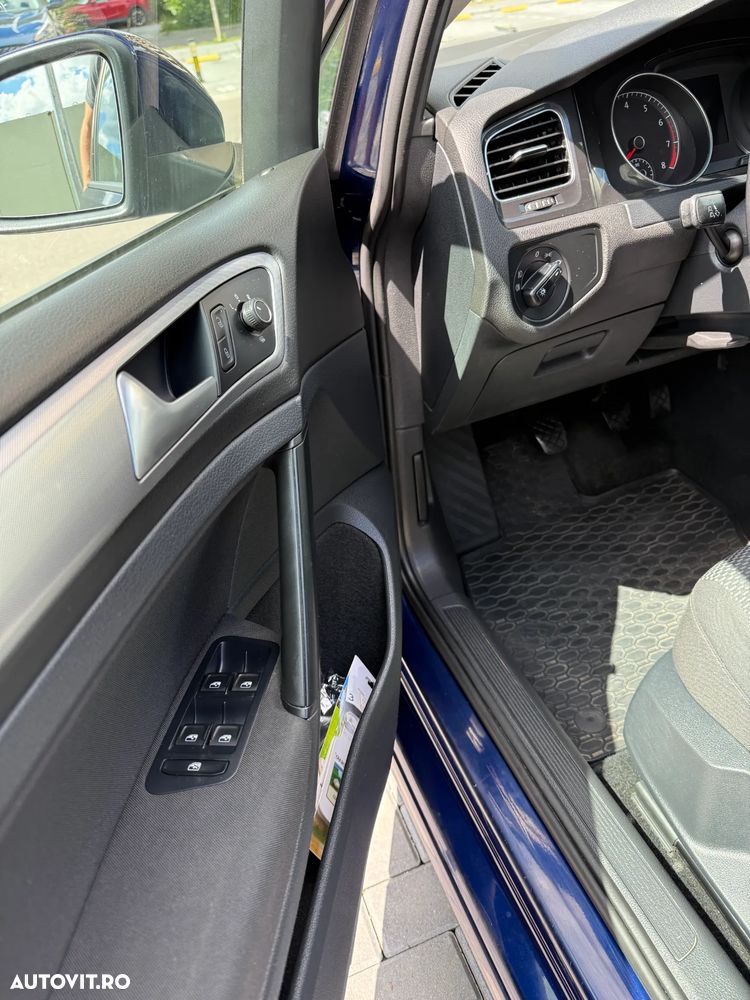 Volkswagen Golf - 6