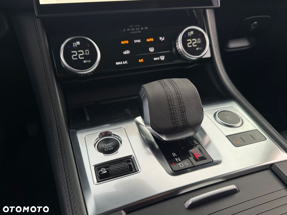 Jaguar F-Pace D200 AWD R-Dynamic SE - 29