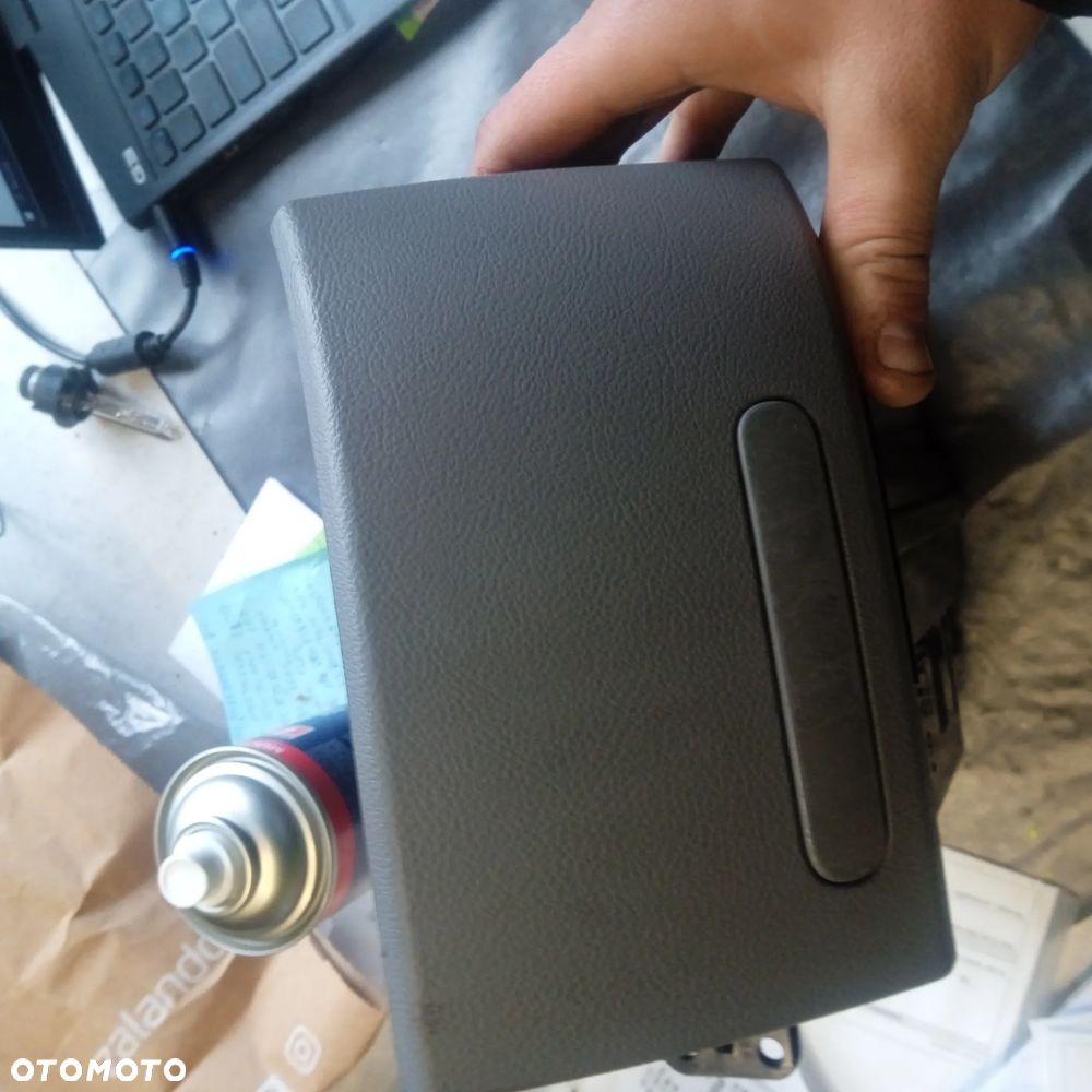 Uchwyt na kubki T5 multivan 7H5858601G - 4