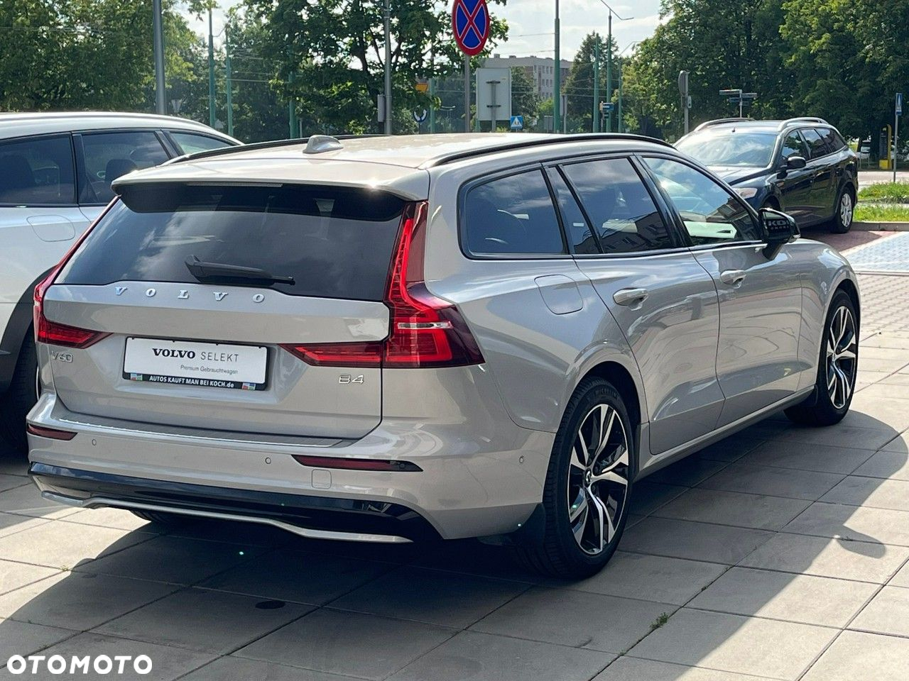 Volvo V60 B4 B DKG Plus Dark - 5