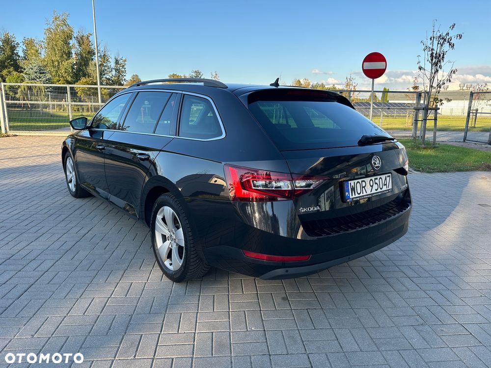 Skoda Superb 2.0 TDI DSG Ambition - 8