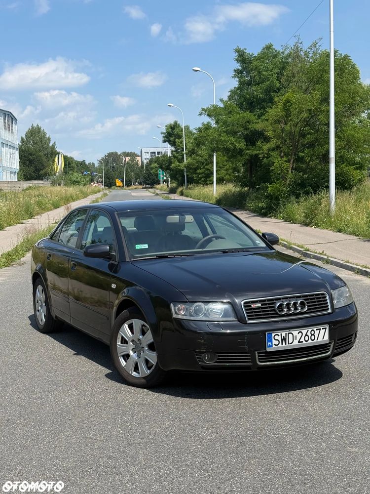 Audi A4 Limousine - 1