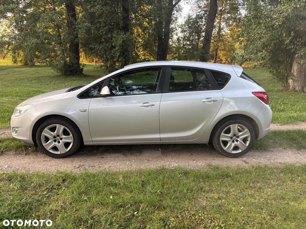 Opel Astra 1.4 T Essentia - 2