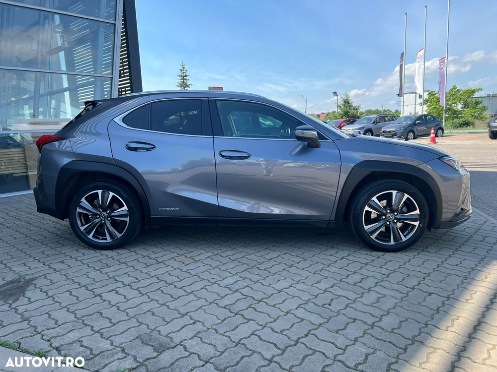 Lexus UX 250h (E-FOUR) Executive Line - 3