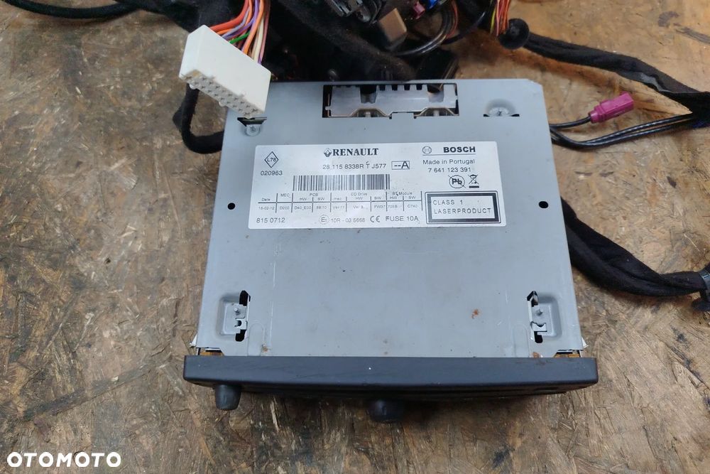 radioodtwarzacz CD NAVI TEL. 761123391 + ekran TomTom i wiązka do RENAULT TRAFIC II - 10