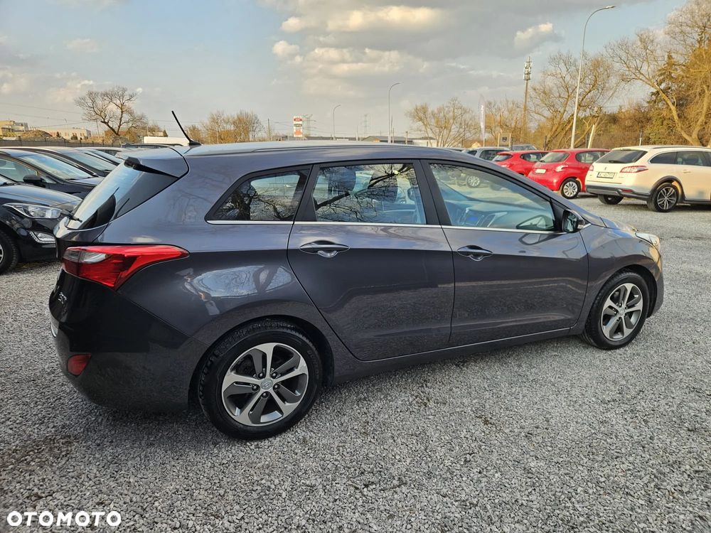 Hyundai i30 blue Kombi 1.6 CRDi Style - 14