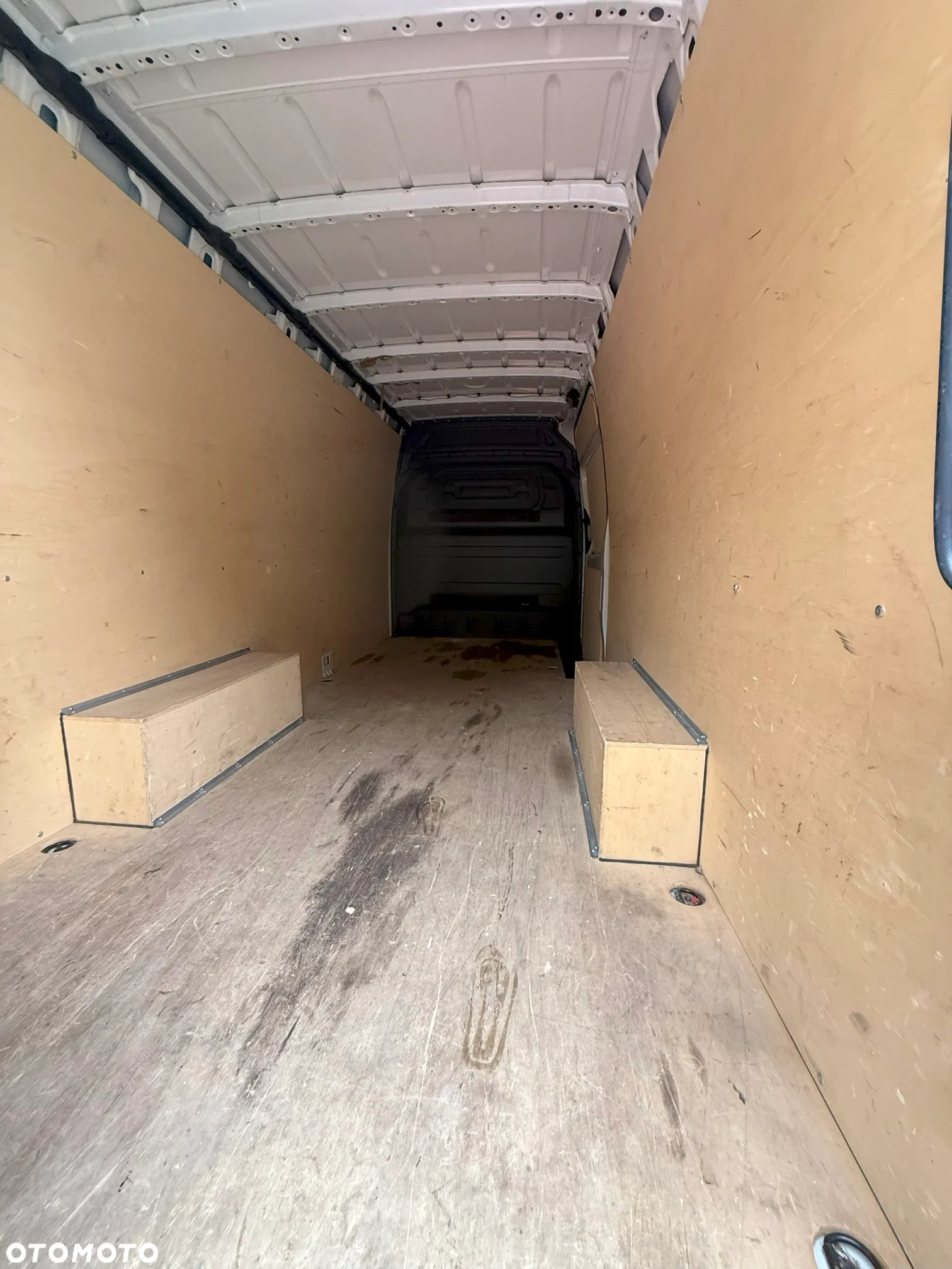 Mercedes-Benz Sprinter - 12