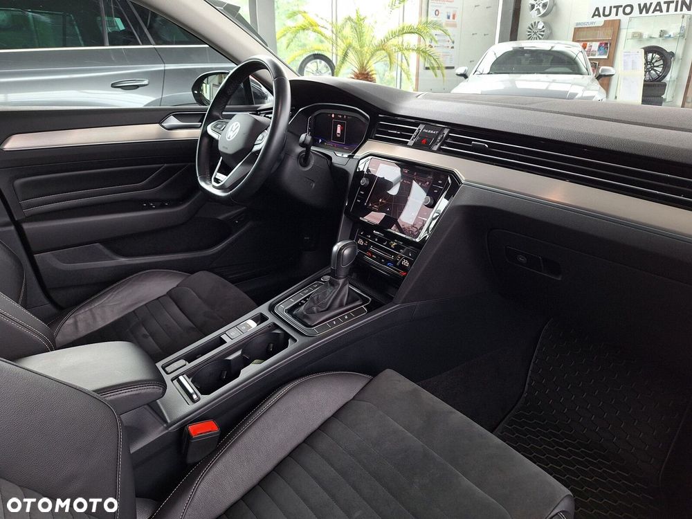 Volkswagen Passat Variant 2.0 TDI 4Mot Elegance DSG - 20