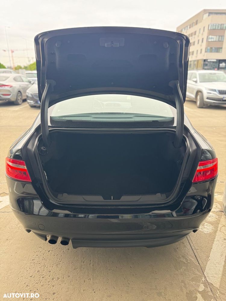 Jaguar XE 20d Aut. Portfolio - 9