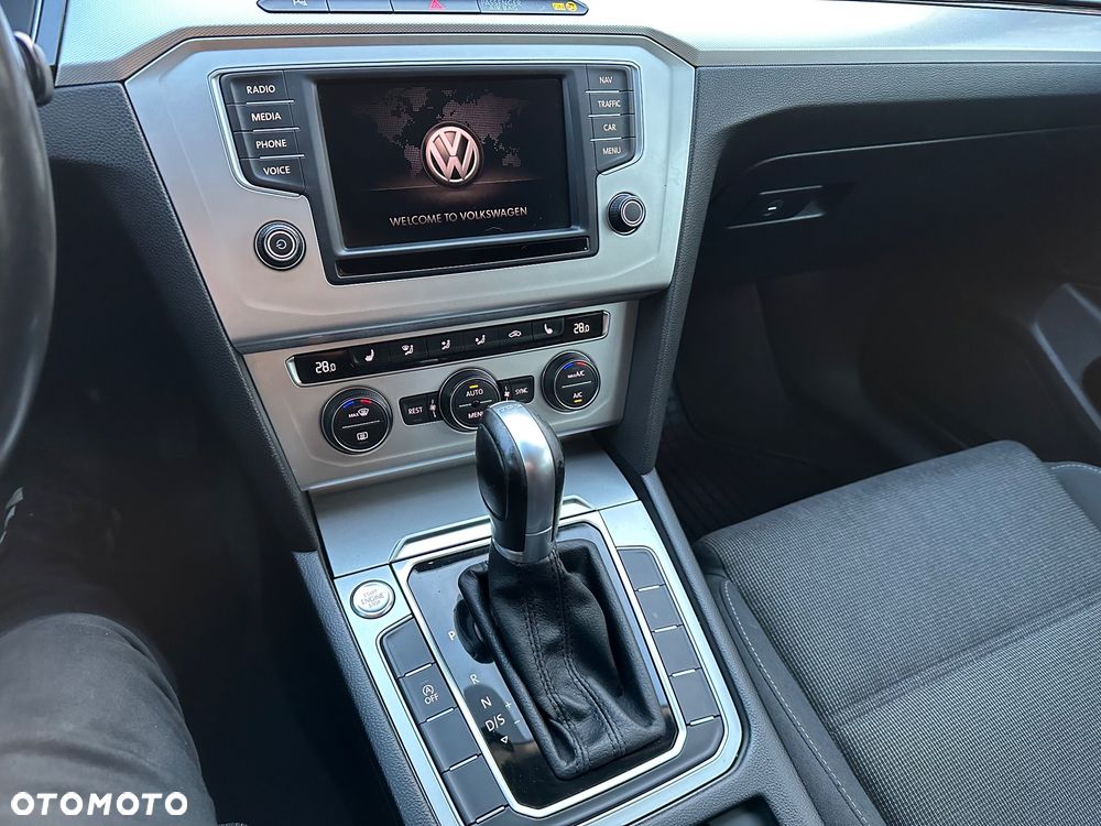 Volkswagen Passat - 8