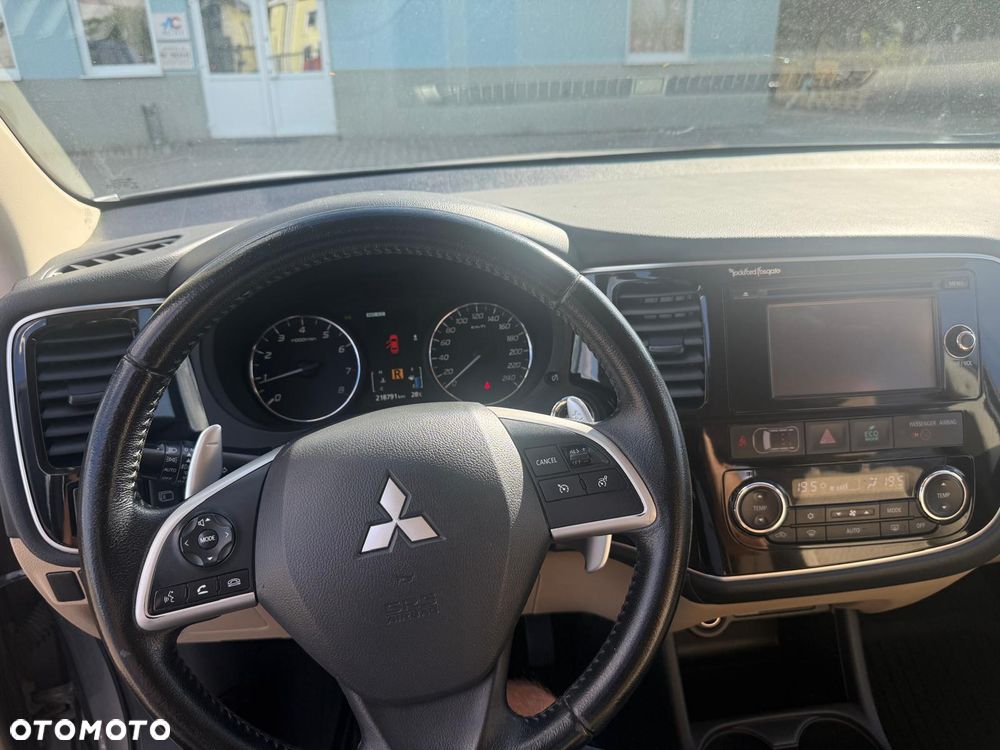 Mitsubishi Outlander 2.0 Intense - 8