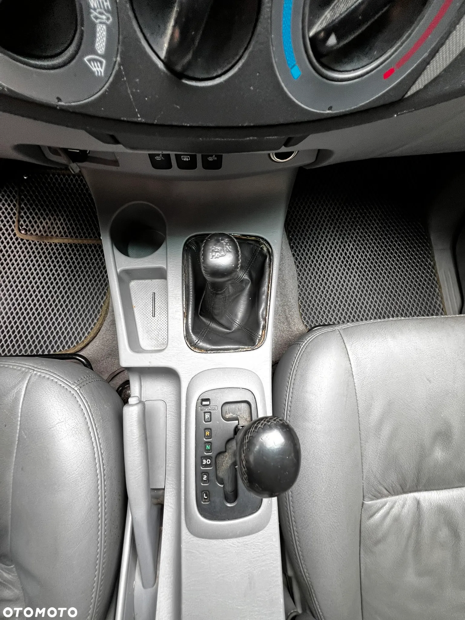 Toyota Hilux - 30